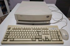 PC IBM Aptiva 100MHz RAM 20 Mb con Windows 95 - retro computer tastiera e mouse