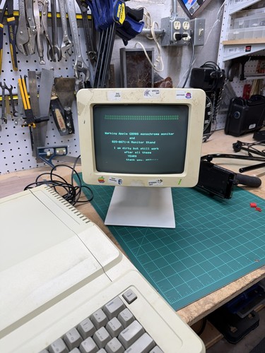 Apple iic a2m4090 - apple, (g090s)