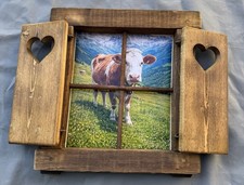 Finestra in legno con grata in