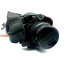Fotocamera reflex digitale Sony Alpha a100 con 18-70 mm TESTATA!