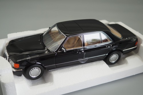 Norev mercedes benz 560 - 1:18,