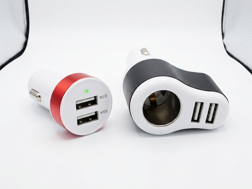 Caricabatterie auto usb - auto, +