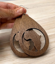 Orecchini a goccia in legno