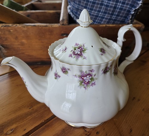 Royal albert teapot sweet - albert,