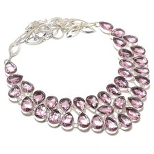 Collana con pietre preziose a