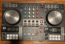 Native Instruments Traktor Kontrol S4 MK3 con custodia, manopole personalizzate