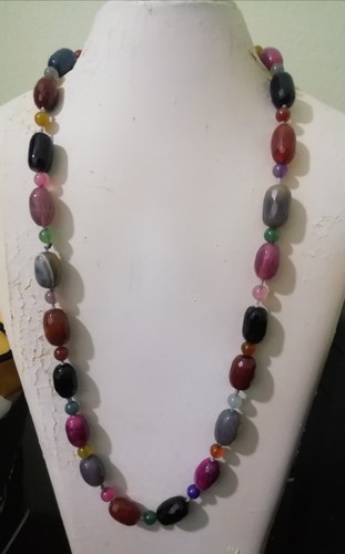 Lunga collana pietre - in, dure