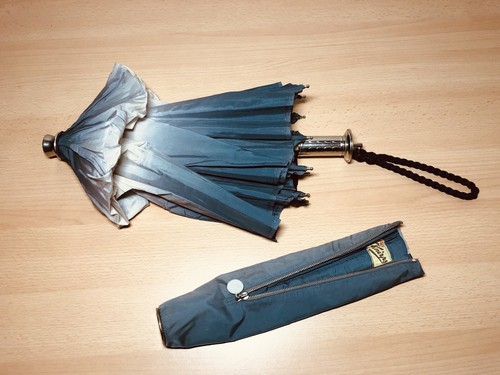 Vecchio ombrello knirps grigio - vecchio,