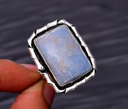 Pietra preziosa scheelite blu