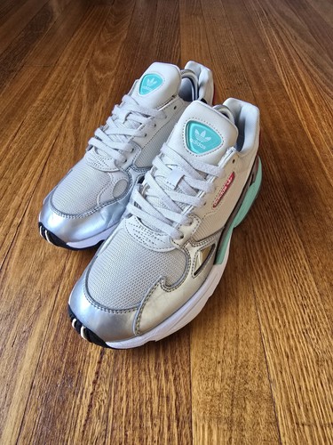 Scarpe sneakers stringate
