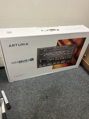 Arturia minibrute noir - minibrute,
