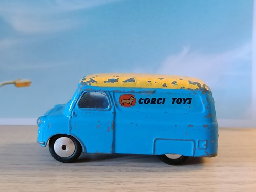 Corgi toys 422 bedford van - 422,