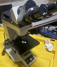 Microscopio binoculare Leica