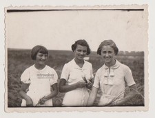 Foto antica tre belle giovani