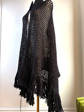 mantella nera fatta a mano con