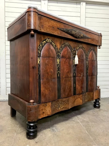 Comò sfarzoso neogotico 1820