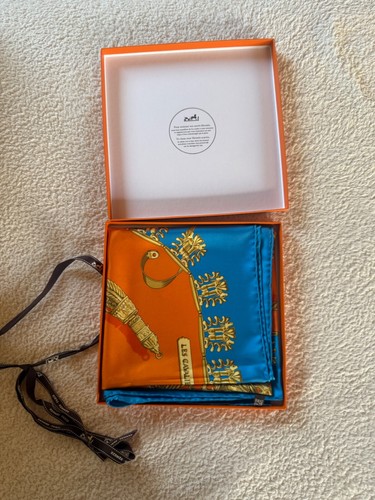 Hermes foulard lion or - le,