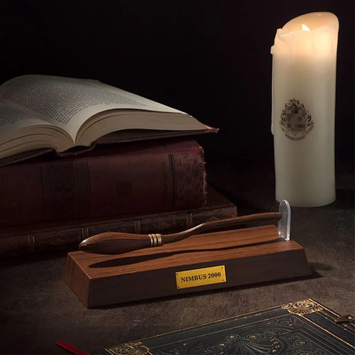Schwebender besen stift - besen,