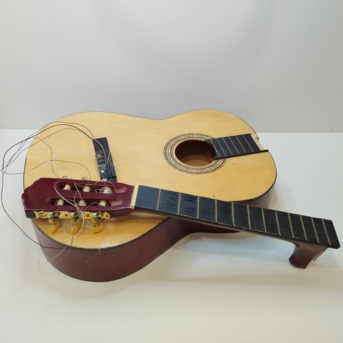 Chitarra classica rotta - , per
