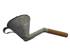 antico IMBUTO IN METALLO con manico ripiegato per benzina auto camion gasolio di