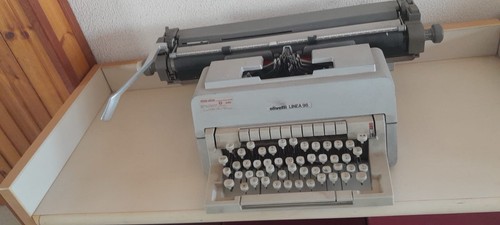 Macchina scrivere olivetti - da,