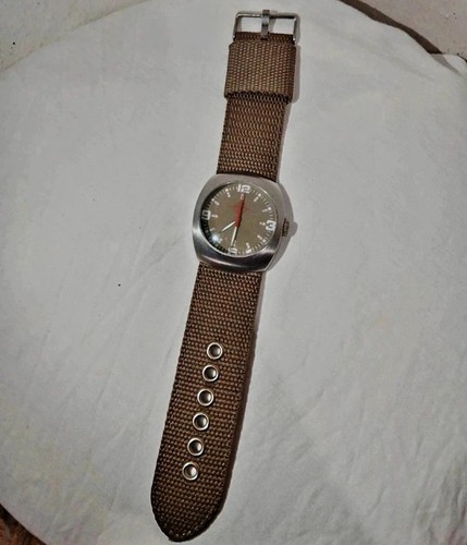 Orologio stile militare verde-