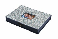 UNA CASSETTA PORTAGIOIE