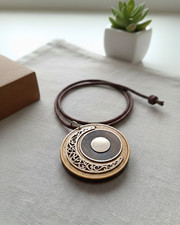 Ciondolo Luna in Legno e