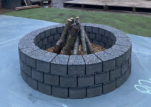 Grigio scuro pozzo fuoco