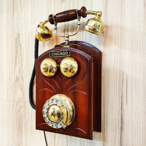 Antico telefono vintage - , in