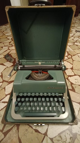 Macchina scrivere del 90 - da,
