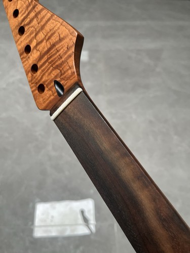 Manico per chitarra elettrica