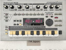 Roland MC-303 Groovebox Rhythm Machine Sequencer Mixer Campionatore Musicale MC303 Giappone