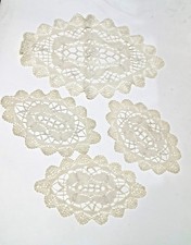 Set di 4 centrini ovali