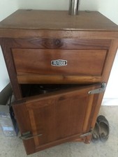 Antica ghiacciaia in legno