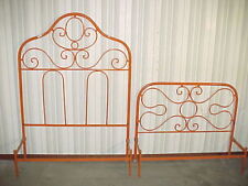 Letto singolo in ferro battuto color arancio