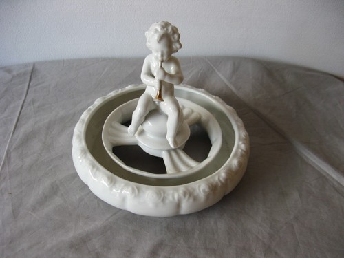 Beau centre table putti - putti, à