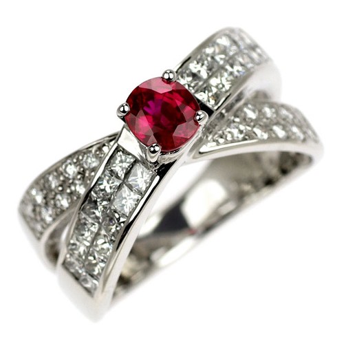 Anello con diamanti rubino