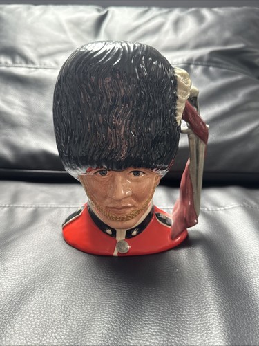 Royal doulton toby jug - royal,
