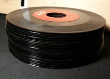 LOTTO VINTAGE Di 26 Dischi 45giri Senza Copertina DI VARIE CASE DI DISCOGRAFI...