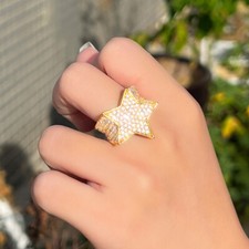 Anello di fidanzamento dito
