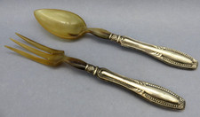 - COPPIA ANTICHE POSATE CON MANICO RIVESTITO IN ARGENTO -