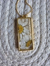 Collana con fiori fatta a