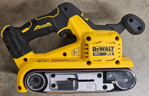 Levigatrice nastro dewalt - a,