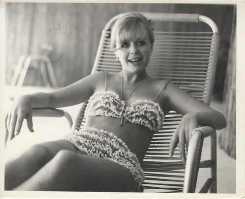 Deborah walley bikini esotico - deborah,