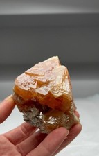 Scheelite arancione con