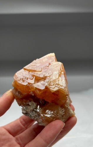 Scheelite arancione con
