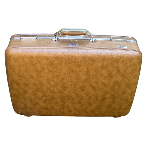 Escort american tourister - american,