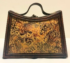 Borsa a mano in legno con look