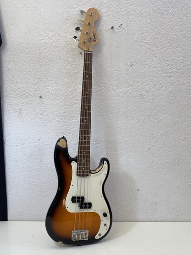 Squier fender affinity - by,